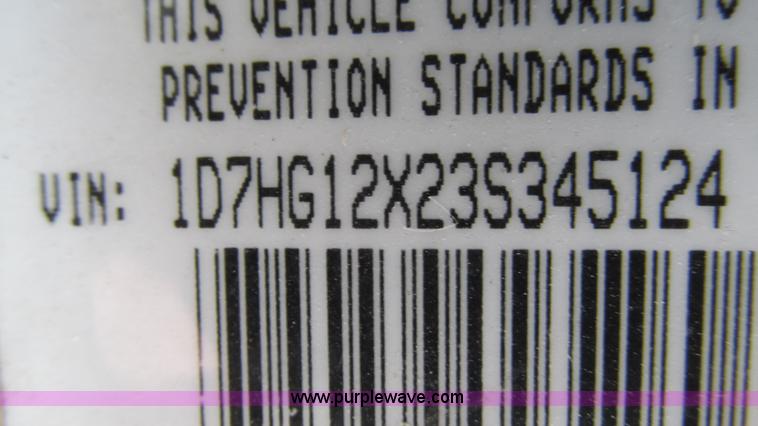 image for item I3200 2003 Dodge Dakota Club Cab pickup truck