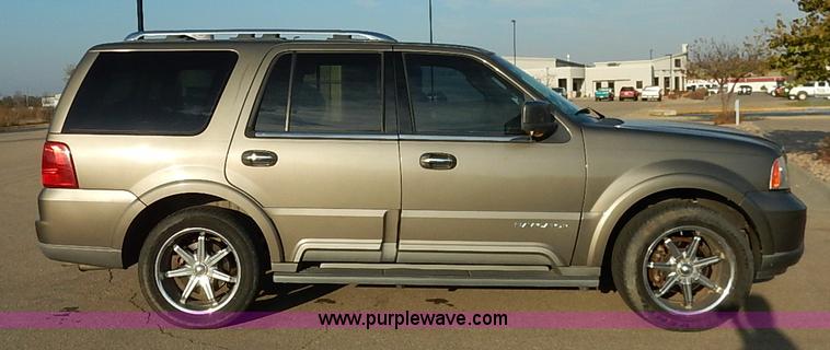 image for item I5271 2003 Lincoln Navigator SUV