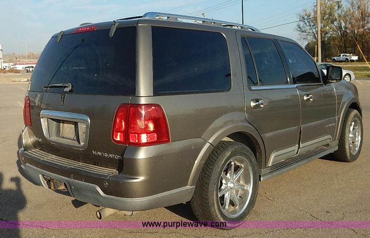 image for item I5271 2003 Lincoln Navigator SUV