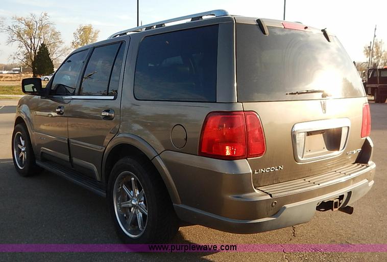 image for item I5271 2003 Lincoln Navigator SUV