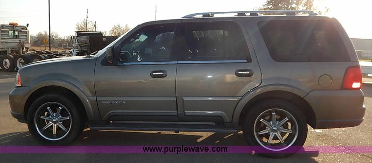 image for item I5271 2003 Lincoln Navigator SUV