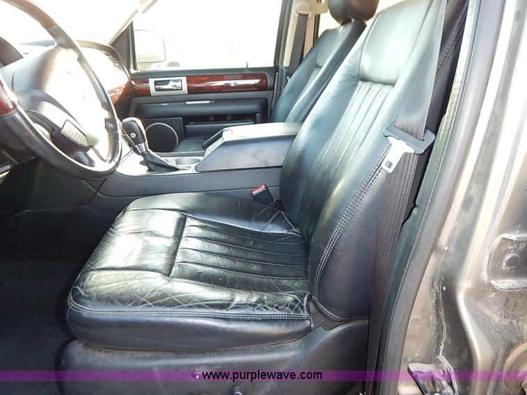image for item I5271 2003 Lincoln Navigator SUV