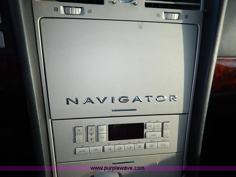 image for item I5271 2003 Lincoln Navigator SUV