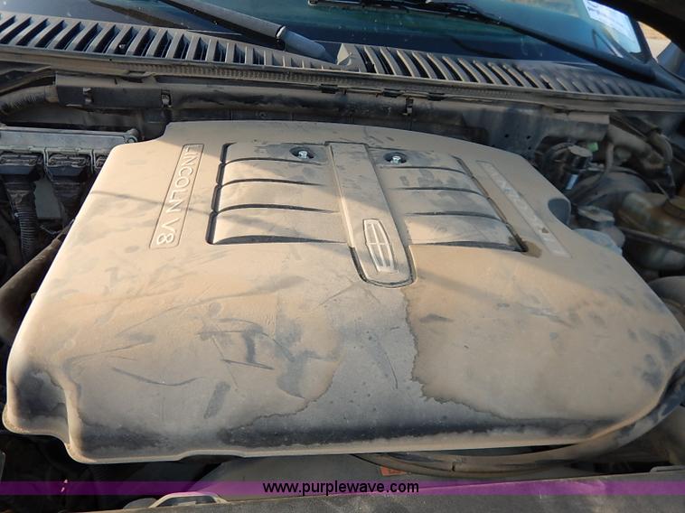 image for item I5271 2003 Lincoln Navigator SUV