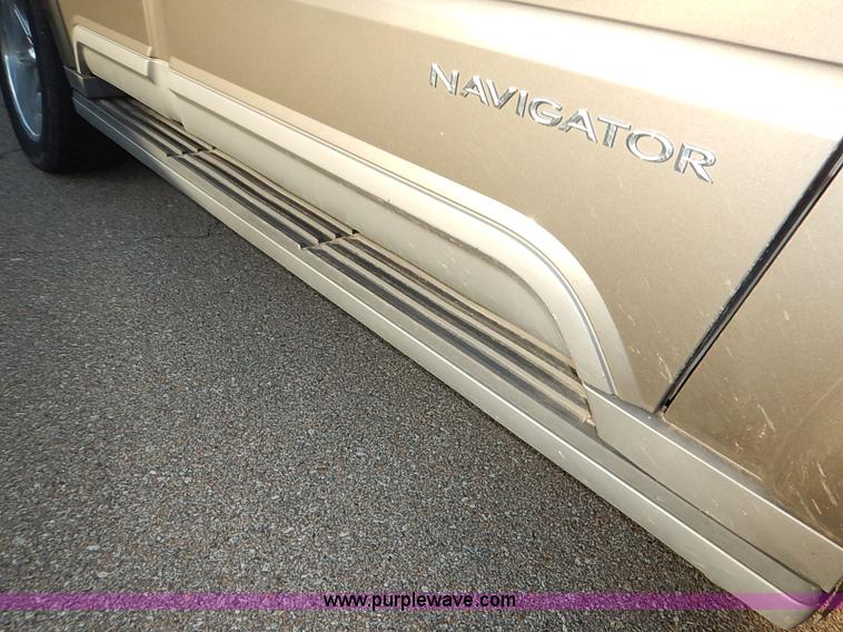 image for item I5271 2003 Lincoln Navigator SUV