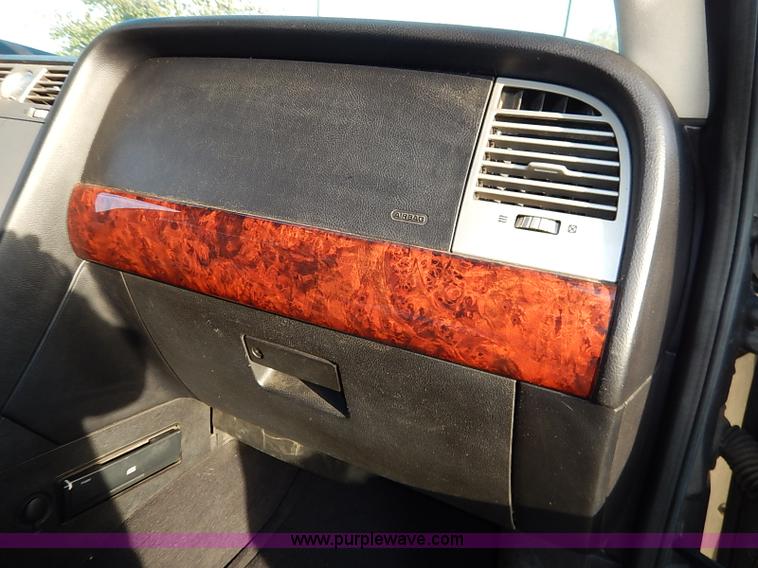 image for item I5271 2003 Lincoln Navigator SUV