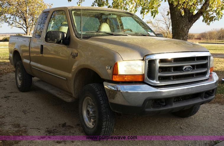 image for item I5273 2000 Ford F250 Super Duty Lariat SuperCab pickup truck