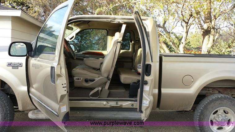 image for item I5273 2000 Ford F250 Super Duty Lariat SuperCab pickup truck