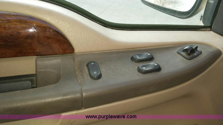 image for item I5273 2000 Ford F250 Super Duty Lariat SuperCab pickup truck