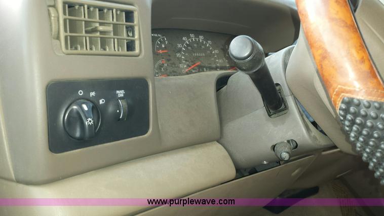 image for item I5273 2000 Ford F250 Super Duty Lariat SuperCab pickup truck