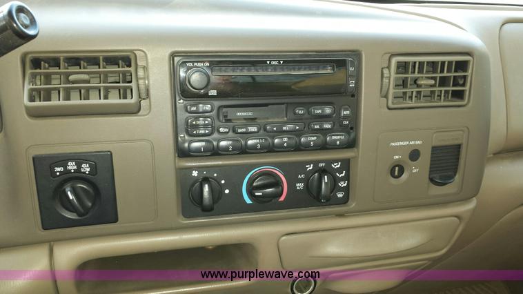 image for item I5273 2000 Ford F250 Super Duty Lariat SuperCab pickup truck