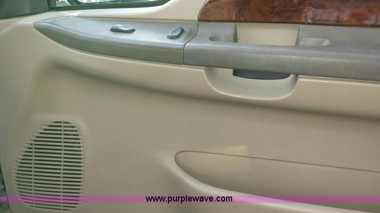 image for item I5273 2000 Ford F250 Super Duty Lariat SuperCab pickup truck