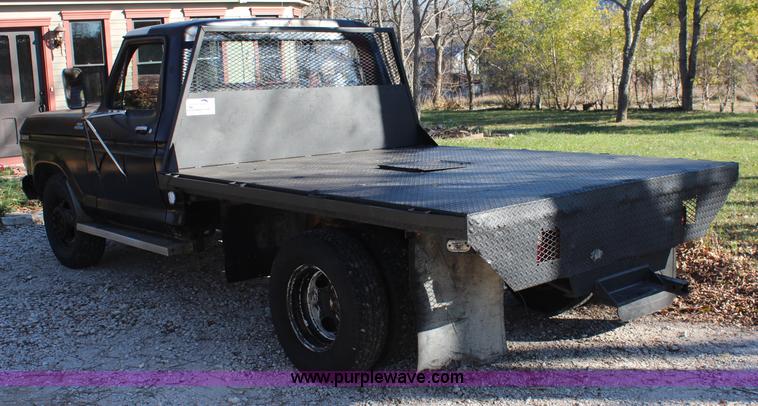 image for item I5920 1978 Ford F350 Custom flatbed pickup truck