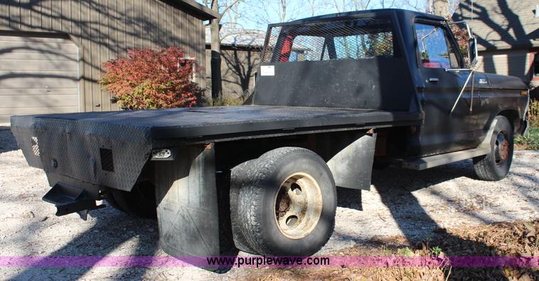 image for item I5920 1978 Ford F350 Custom flatbed pickup truck