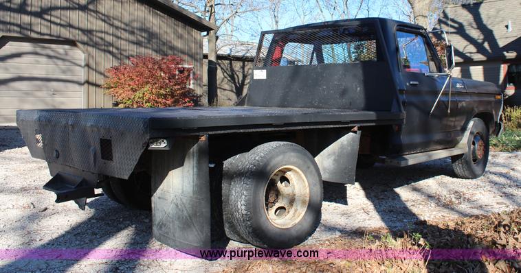 image for item I5920 1978 Ford F350 Custom flatbed pickup truck