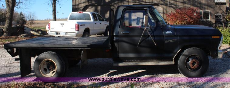 image for item I5920 1978 Ford F350 Custom flatbed pickup truck