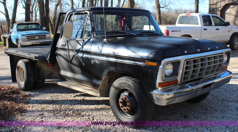 image for item I5920 1978 Ford F350 Custom flatbed pickup truck