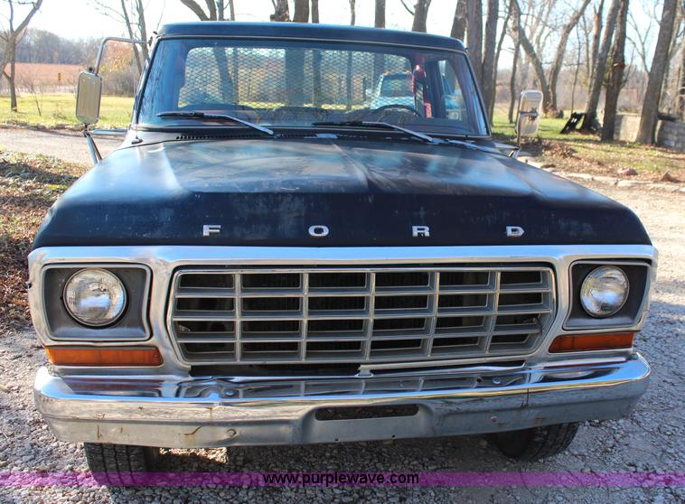 image for item I5920 1978 Ford F350 Custom flatbed pickup truck