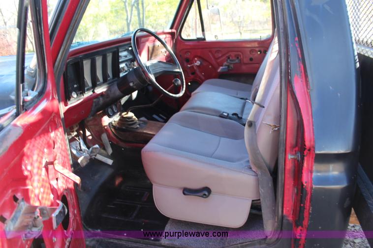 image for item I5920 1978 Ford F350 Custom flatbed pickup truck