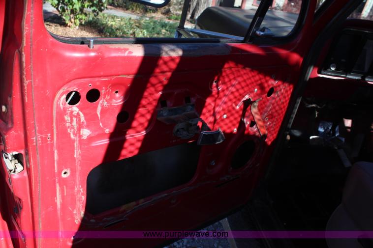 image for item I5920 1978 Ford F350 Custom flatbed pickup truck