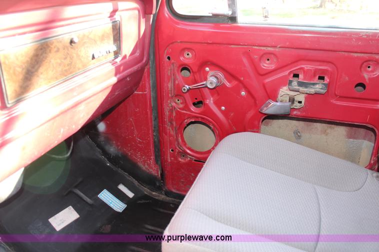 image for item I5920 1978 Ford F350 Custom flatbed pickup truck