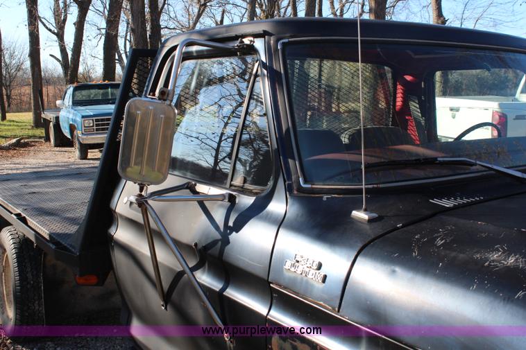 image for item I5920 1978 Ford F350 Custom flatbed pickup truck
