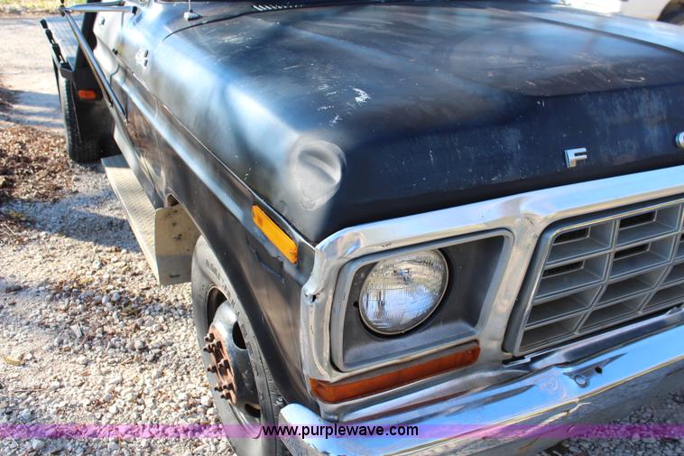 image for item I5920 1978 Ford F350 Custom flatbed pickup truck