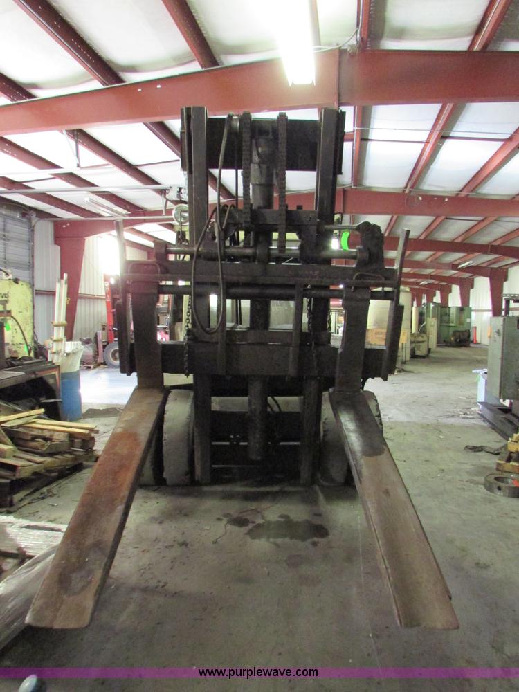 image for item I6721 Allis Chalmers AC-P200 forklift