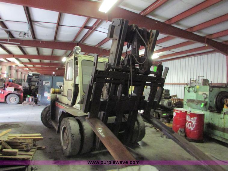 image for item I6721 Allis Chalmers AC-P200 forklift