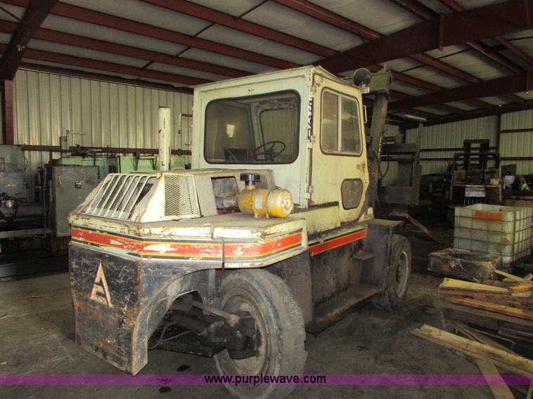 image for item I6721 Allis Chalmers AC-P200 forklift