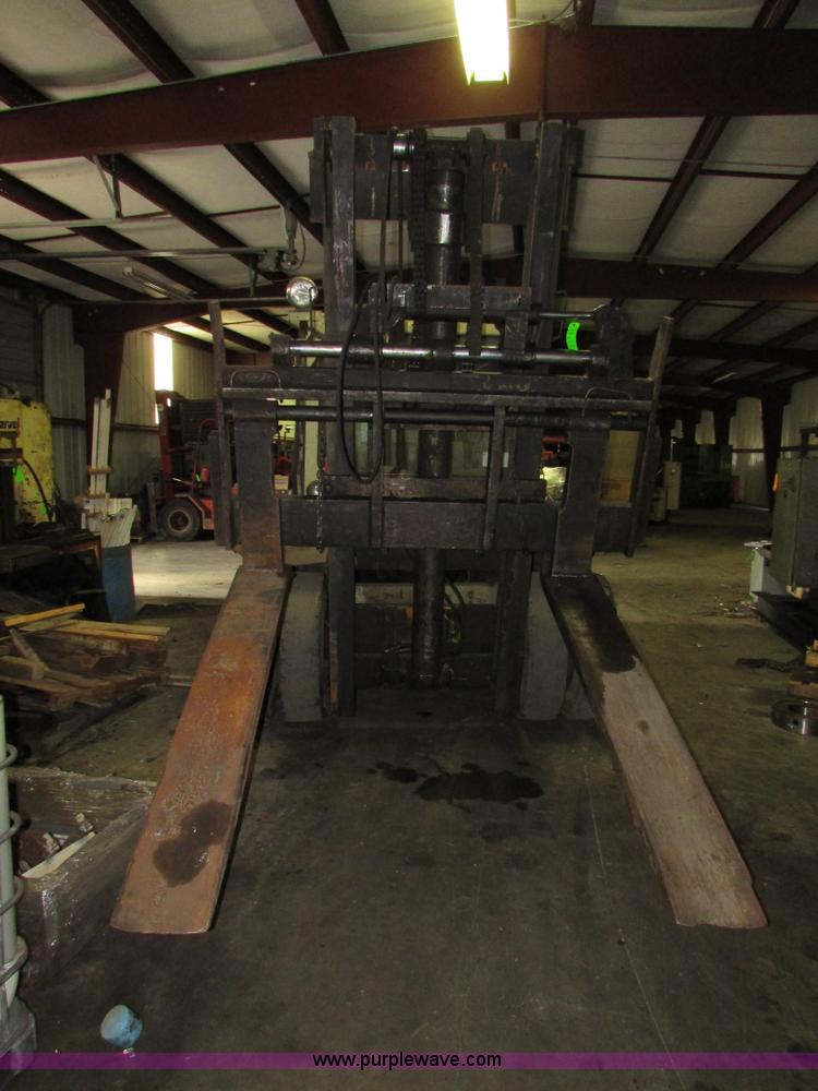 image for item I6721 Allis Chalmers AC-P200 forklift