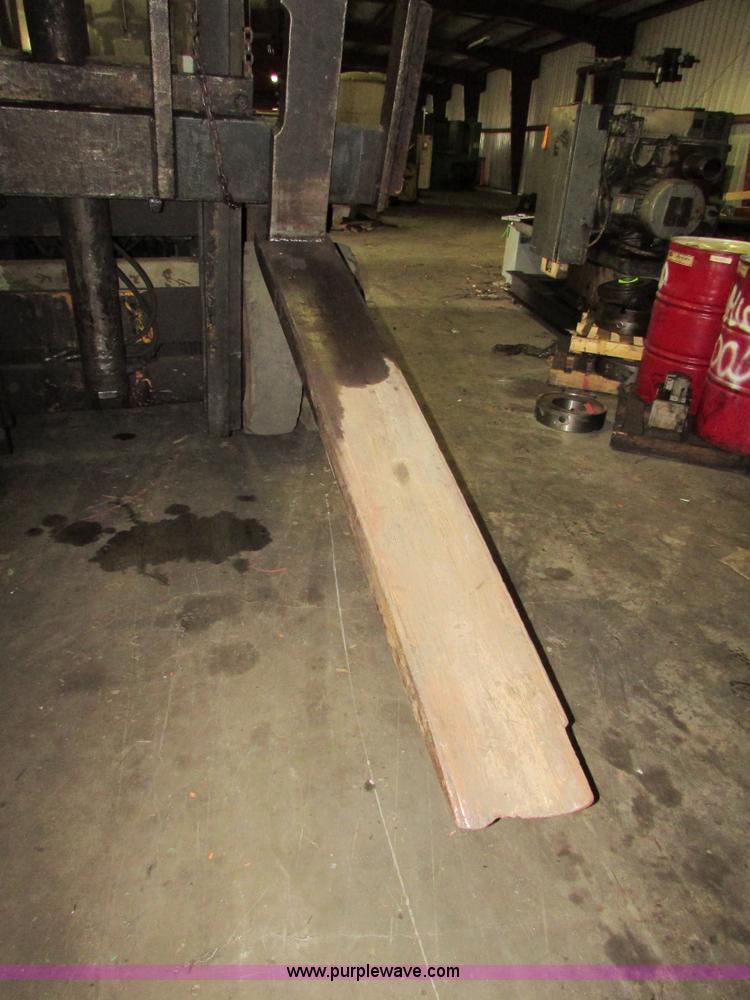 image for item I6721 Allis Chalmers AC-P200 forklift