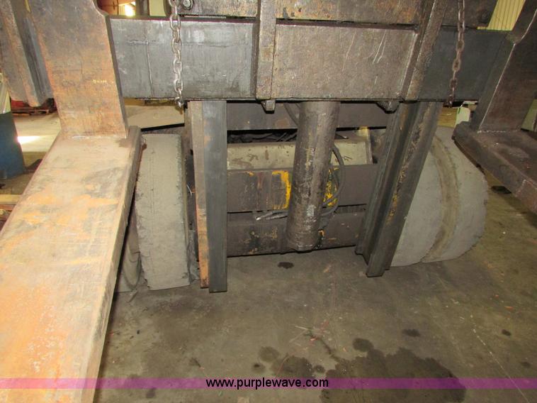 image for item I6721 Allis Chalmers AC-P200 forklift