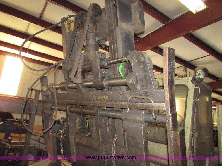 image for item I6721 Allis Chalmers AC-P200 forklift