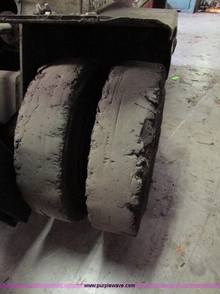 image for item I6721 Allis Chalmers AC-P200 forklift