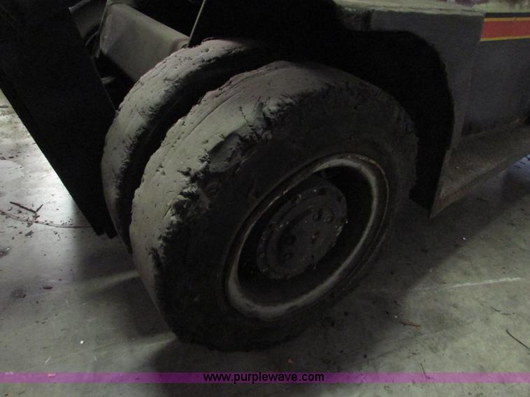 image for item I6721 Allis Chalmers AC-P200 forklift