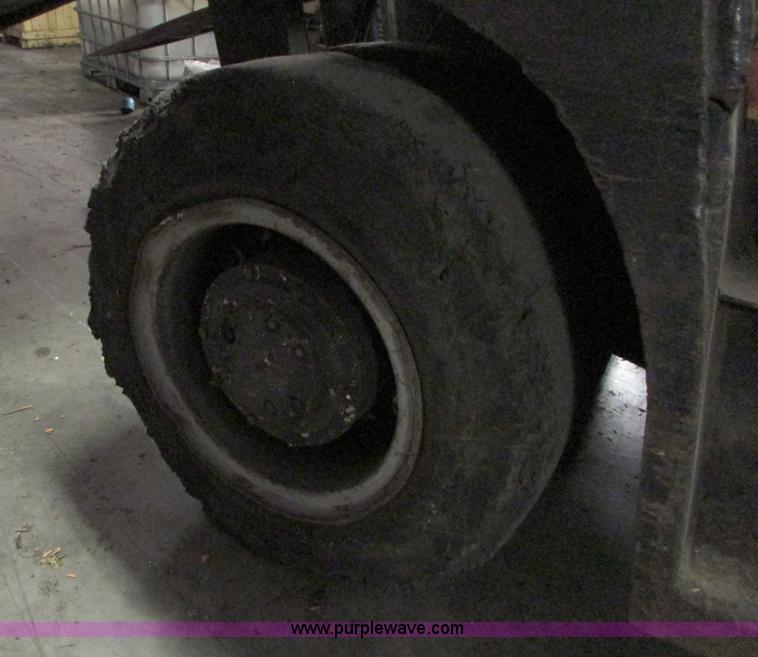 image for item I6721 Allis Chalmers AC-P200 forklift