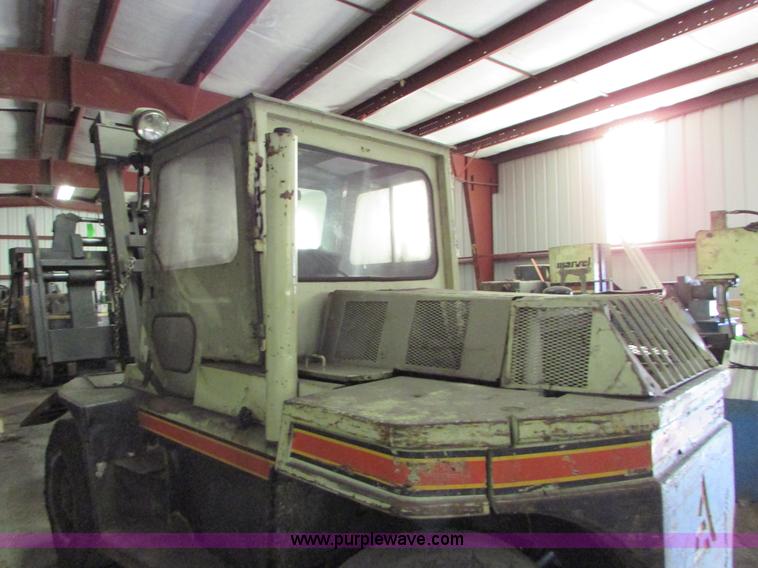 image for item I6721 Allis Chalmers AC-P200 forklift