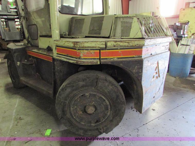 image for item I6721 Allis Chalmers AC-P200 forklift