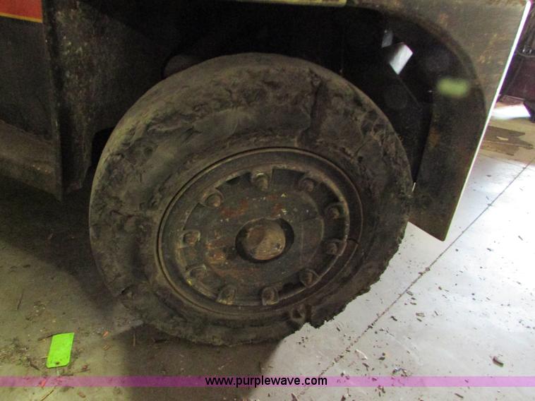 image for item I6721 Allis Chalmers AC-P200 forklift