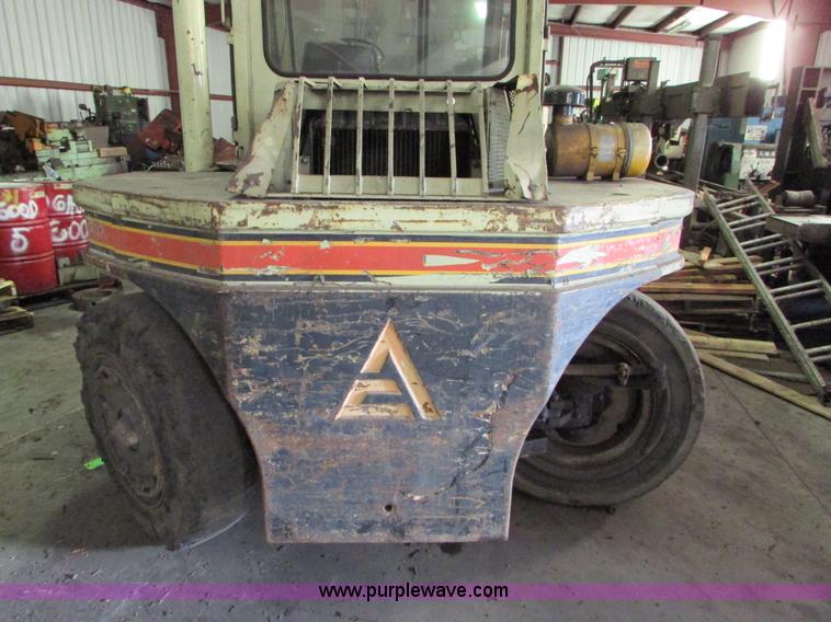 image for item I6721 Allis Chalmers AC-P200 forklift