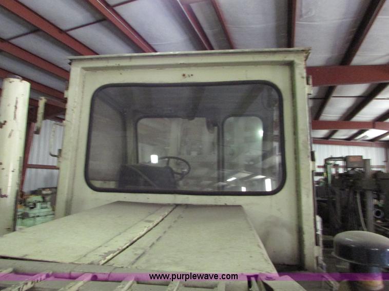 image for item I6721 Allis Chalmers AC-P200 forklift