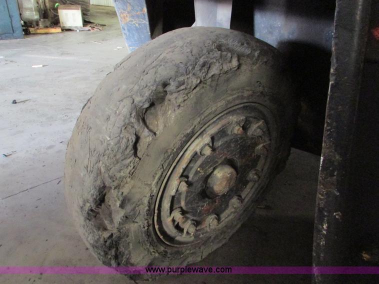 image for item I6721 Allis Chalmers AC-P200 forklift