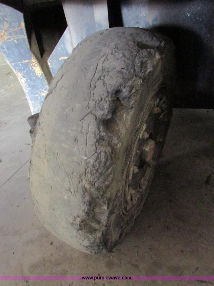 image for item I6721 Allis Chalmers AC-P200 forklift