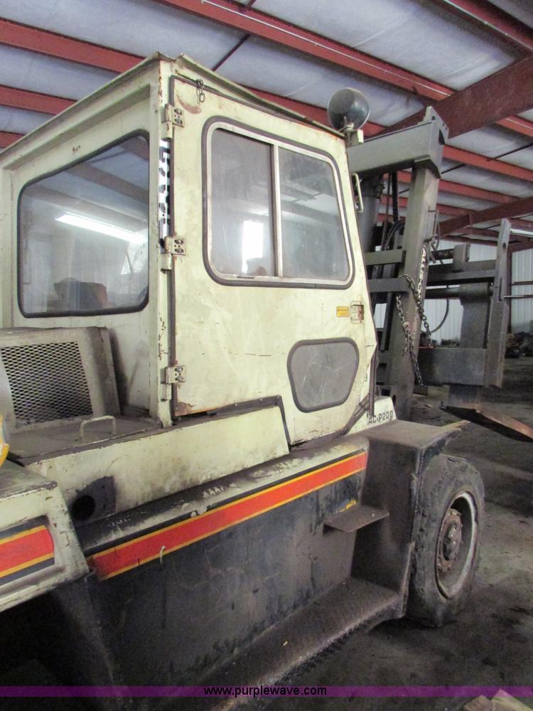 image for item I6721 Allis Chalmers AC-P200 forklift