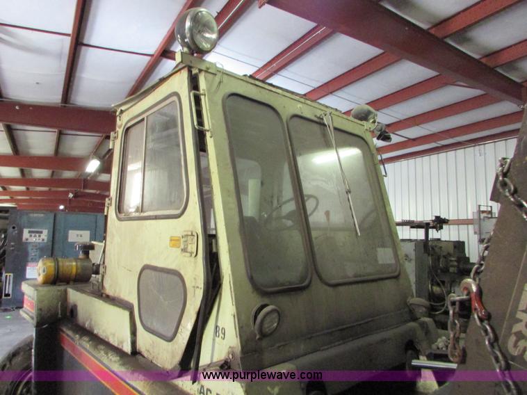 image for item I6721 Allis Chalmers AC-P200 forklift