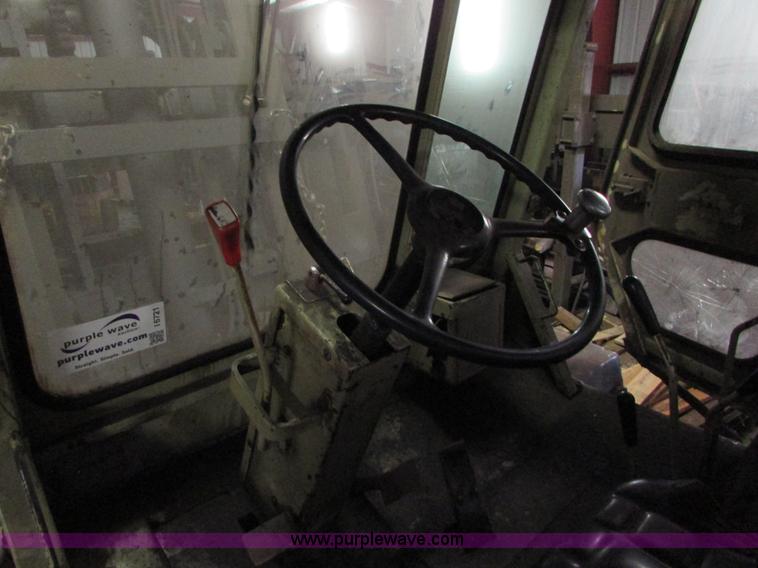 image for item I6721 Allis Chalmers AC-P200 forklift