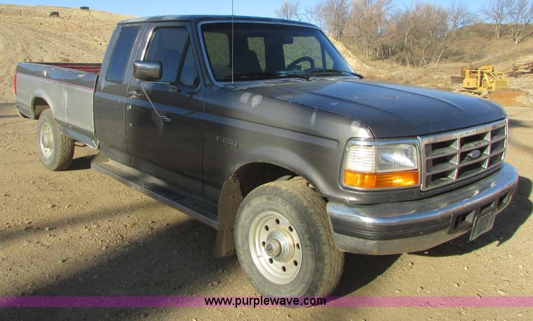 image for item I6728 1997 Ford F250 Super Duty XL pickup truck