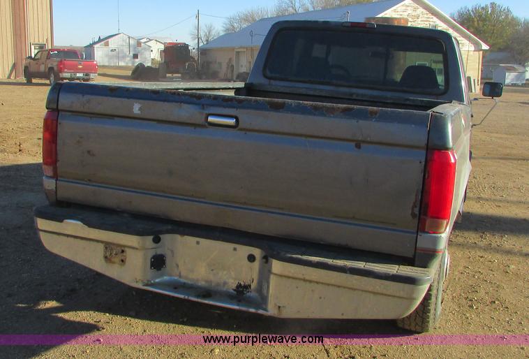 image for item I6728 1997 Ford F250 Super Duty XL pickup truck