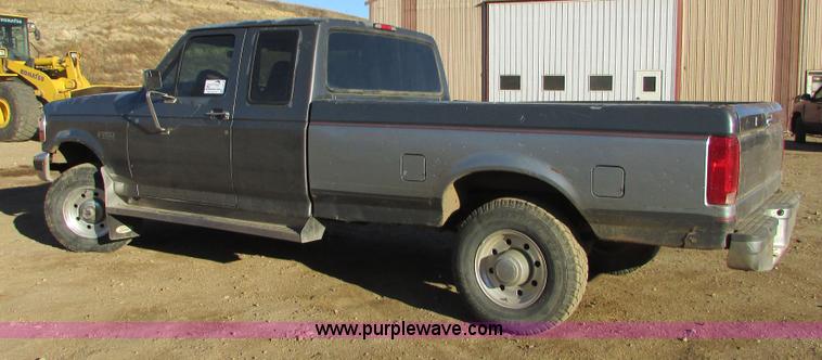 image for item I6728 1997 Ford F250 Super Duty XL pickup truck